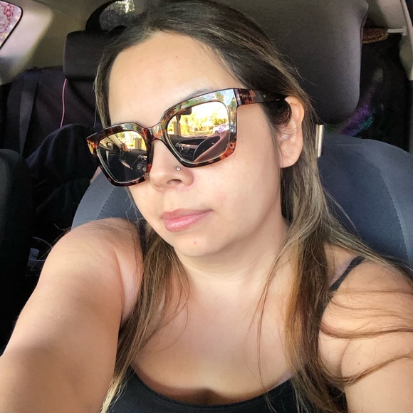 Meet your Posher, Carol - Picture 1 of 1